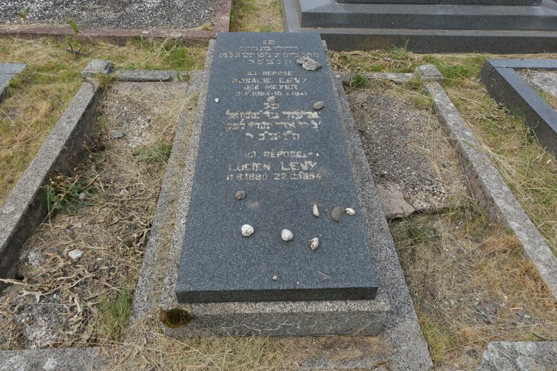 Lápide de Levy Lucien