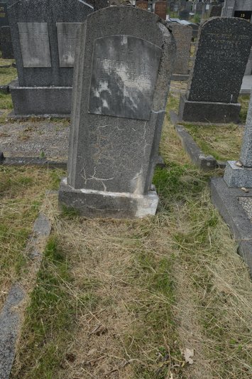 Lápide de Neumann Thérèse