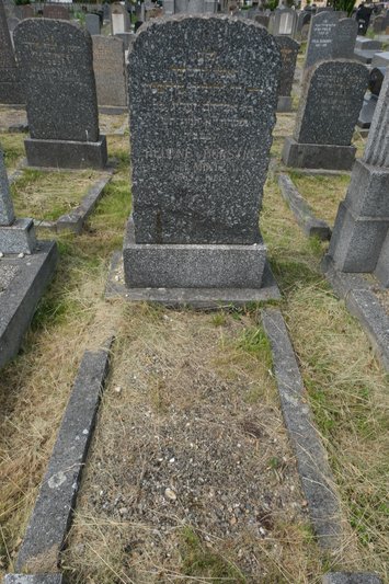 Grabstein von Burstin Hélène