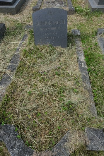 Tombstone of Moch Arthur