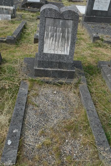 Stèle de Marx Régine