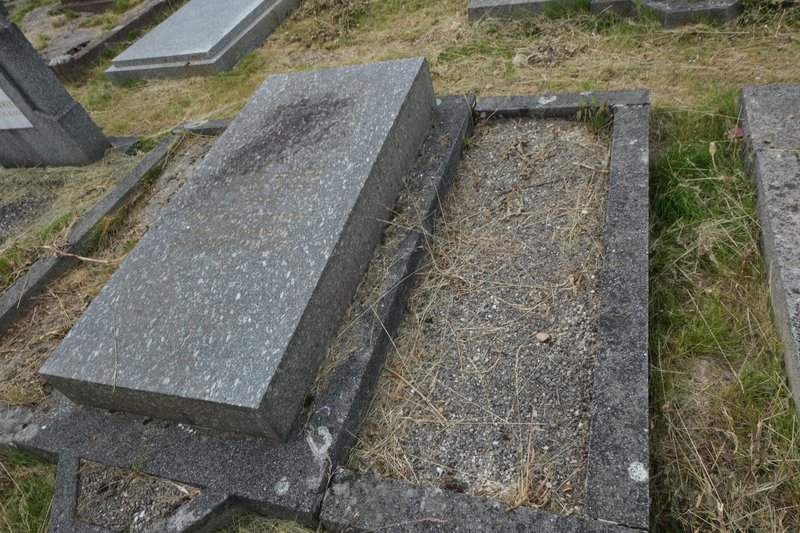 Lápide de Nathan Renée
