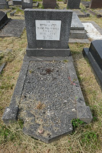 Grabstein von Levy Rose