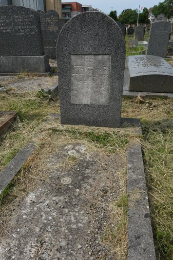 Lápide de Metzger Léonie