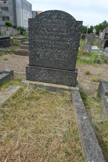 Stèle de Mayer Hélène