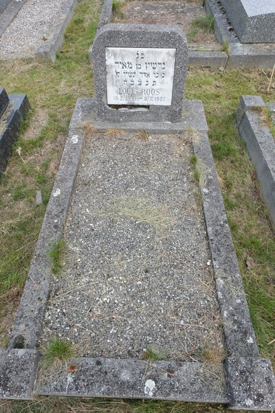 Stèle de Roos Louis