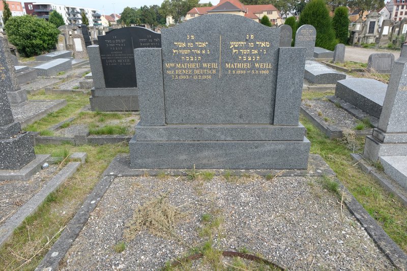 Grafsteen van Weill Renée