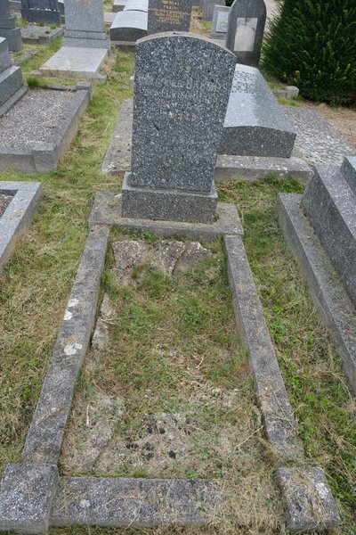 Stèle de Halmos Eléonore
