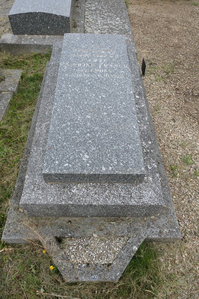 Tombstone of Franck Caroline