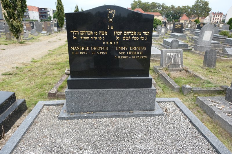 מצבת Dreyfus Emmy