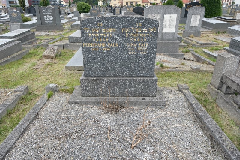 Stèle de Falk Lina