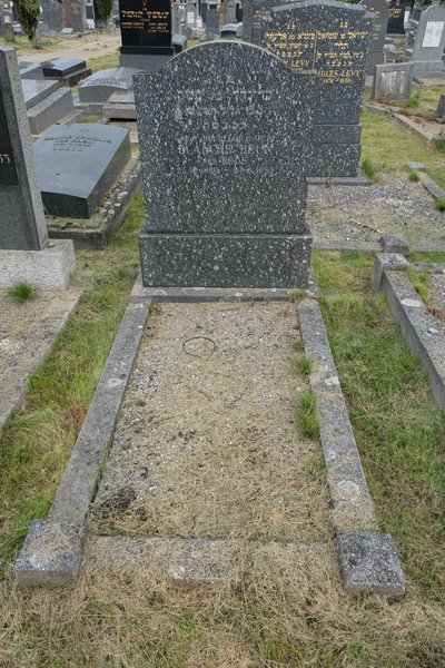Lápide de Brun Paul