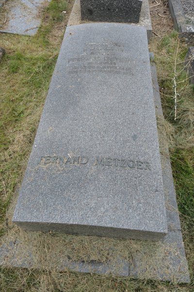 מַצֵּבה פון Metzger Fernand