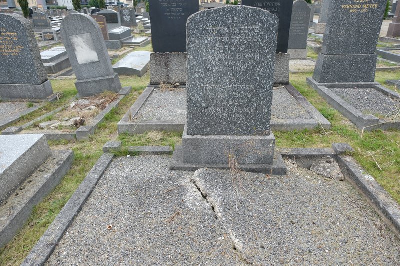 Grafsteen van Bloch Jeanne