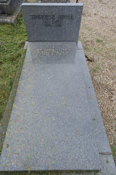 מצבת Stoll Thérèse