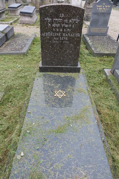 Grafsteen van Hanauer Albertine