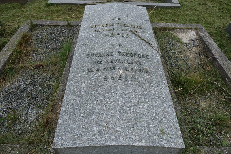 מַצֵּבה פון Theodore Georges
