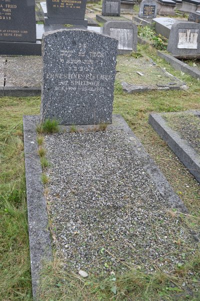 Stèle de Fischer Ernestine