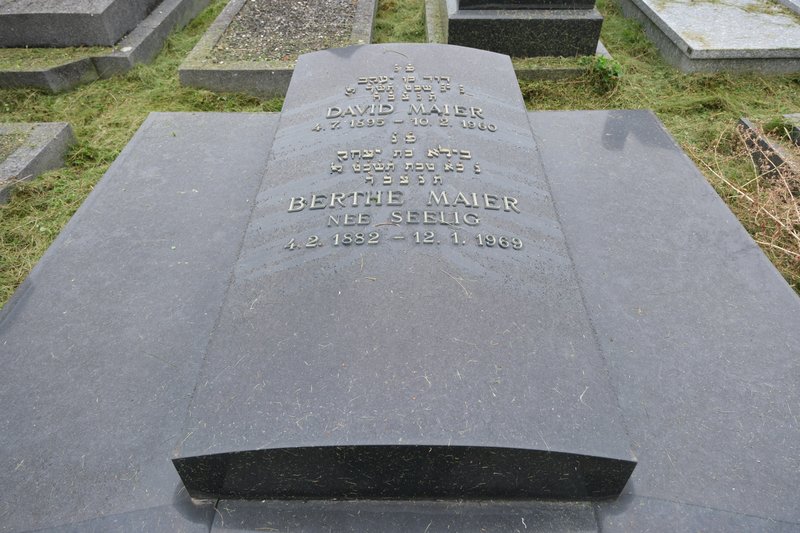 מצבת Maier Berthe