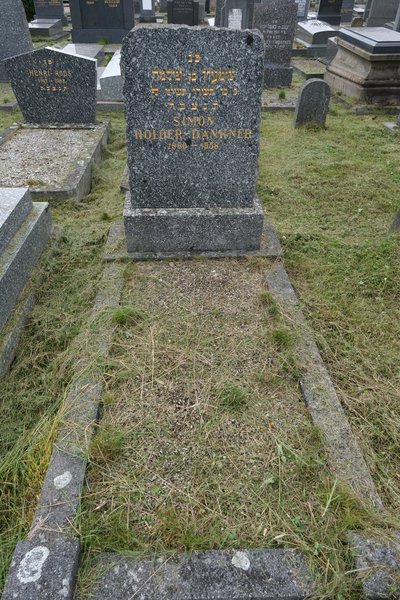 Stèle de Holder Dankner Simon