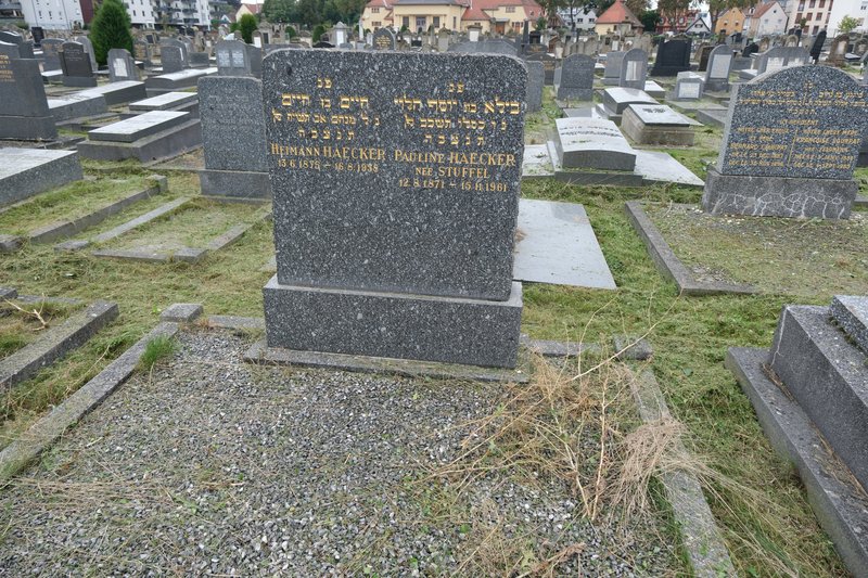 מַצֵּבה פון Haecker Pauline