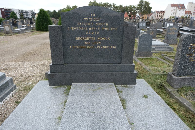 Moock Georgette fejfája