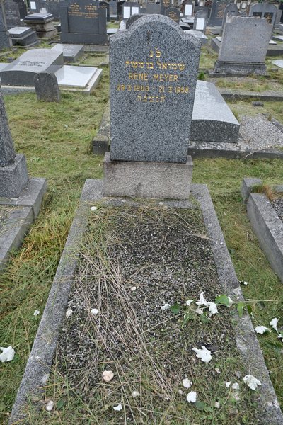 شاهدة قبر Meyer René