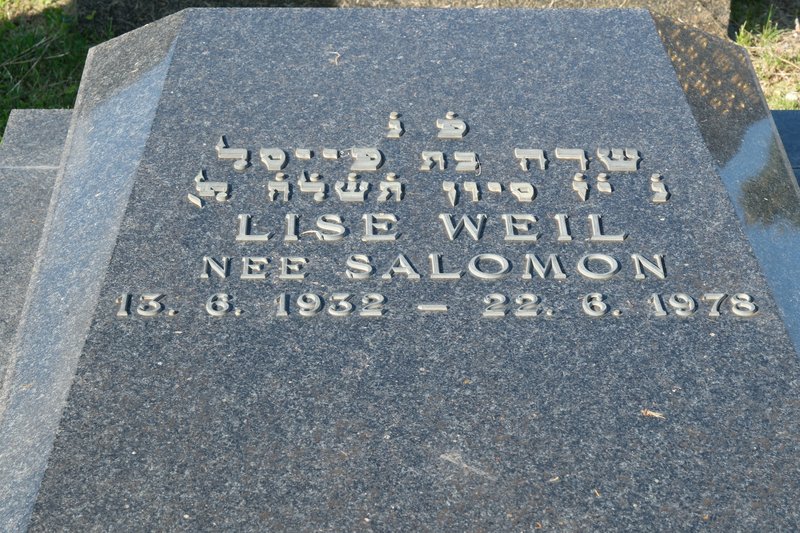 מַצֵּבה פון Salomon Yvonne