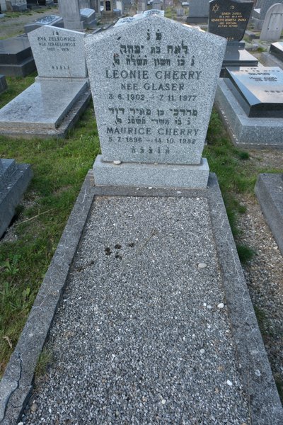 شاهدة قبر Cherry Maurice