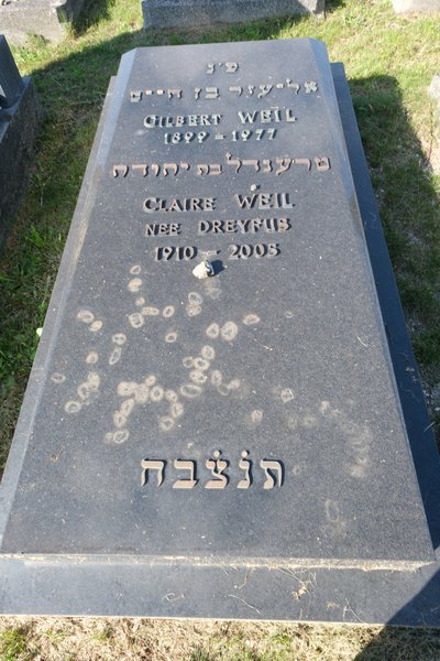 מצבת Weil Claire