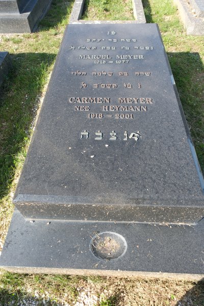 מַצֵּבה פון Meyer Carmen
