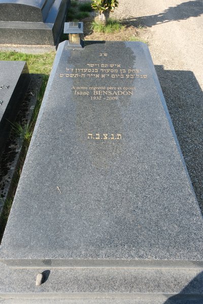 מצבת Bensadon Isaac