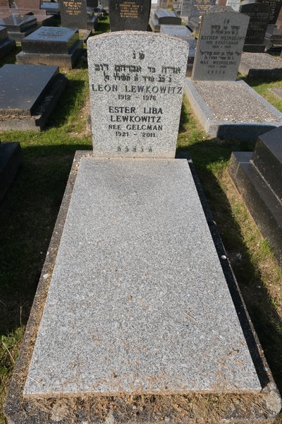 Lewkowitz Léon का स्मारक