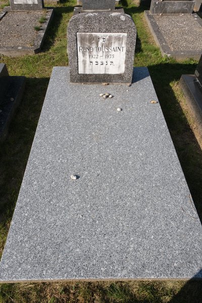 Lápide de Toussaint René