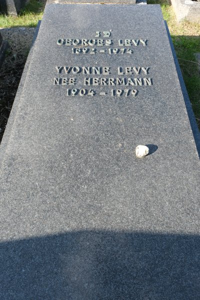 Stèle de Levy Yvonne