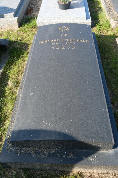 Engelhard Bernard fejfája