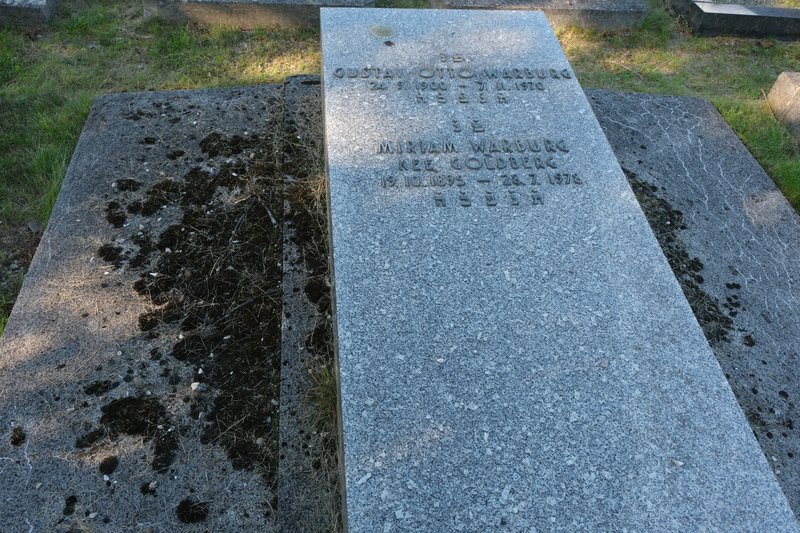 Tombstone of Warburg Miriam