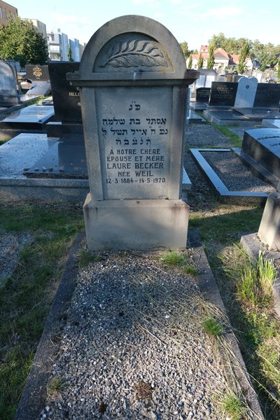 Stèle de Becker Laure
