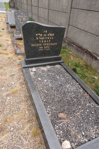 מַצֵּבה פון Spielmann Hélène