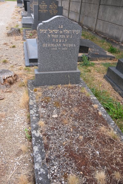 מצבת Wudka Hermann