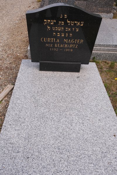 Lápide de Magier Curtla
