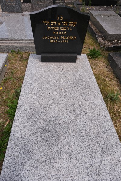 شاهدة قبر Magier Jacques