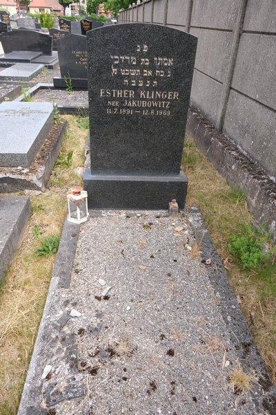 Stèle de Klinger Esther