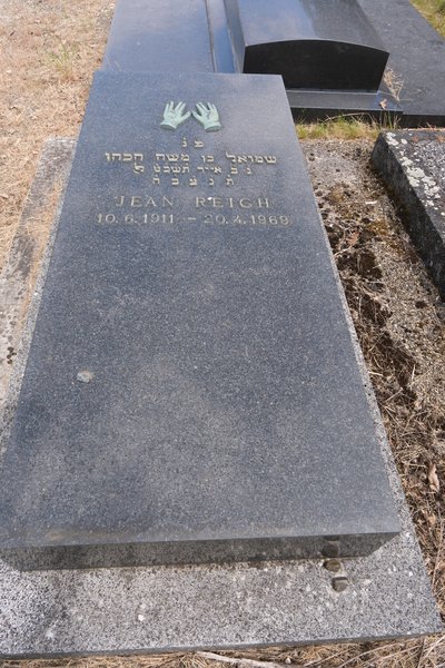 Reich Jean का स्मारक