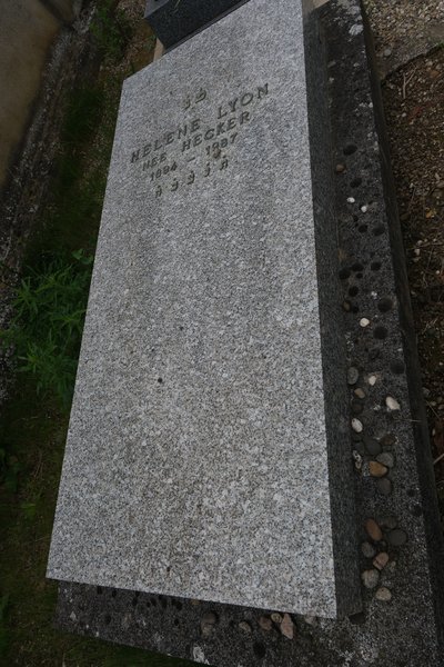 מצבת Lyon Hélène
