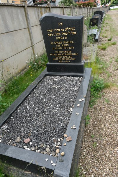 Grafsteen van Hallel Blanche