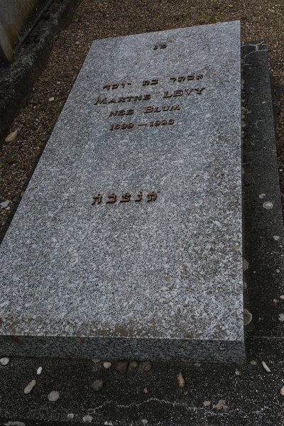 Stèle de Levy Marthe
