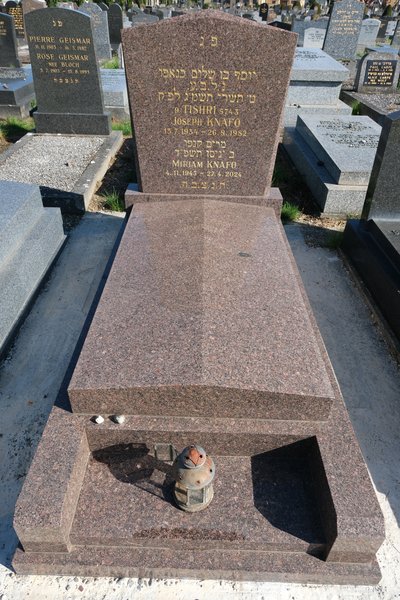 Lápide de Knafo Joseph