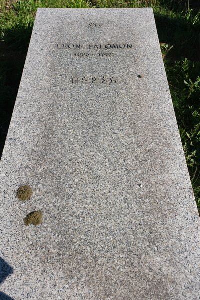 Estela de Salomon Léon