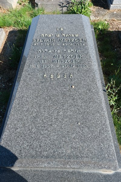 Grafsteen van Metzger Irma